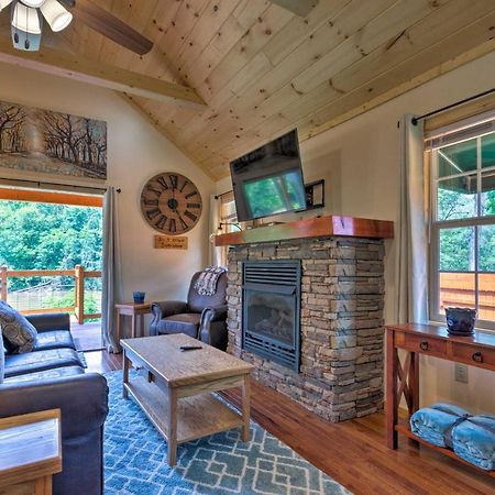 Cozy Riverfront Cabin With Private Deck And Hot Tub! Bryson City Exterior foto