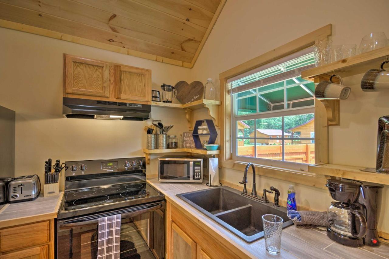 Cozy Riverfront Cabin With Private Deck And Hot Tub! Bryson City Exterior foto