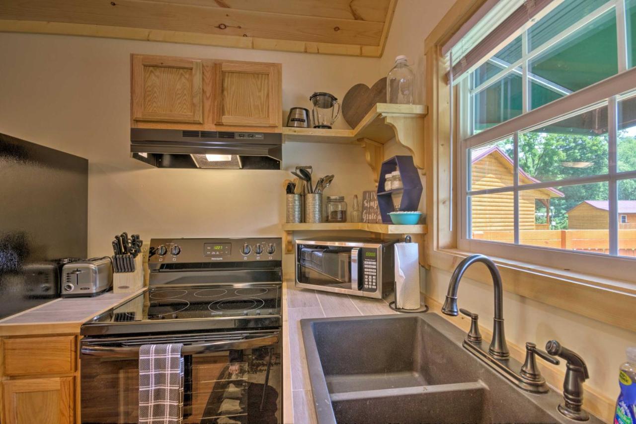 Cozy Riverfront Cabin With Private Deck And Hot Tub! Bryson City Exterior foto