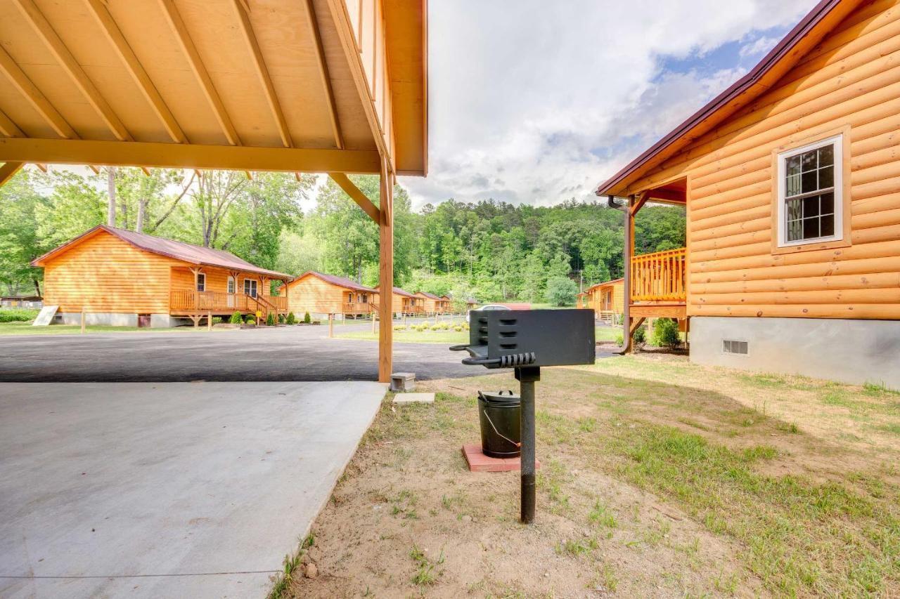 Cozy Riverfront Cabin With Private Deck And Hot Tub! Bryson City Exterior foto